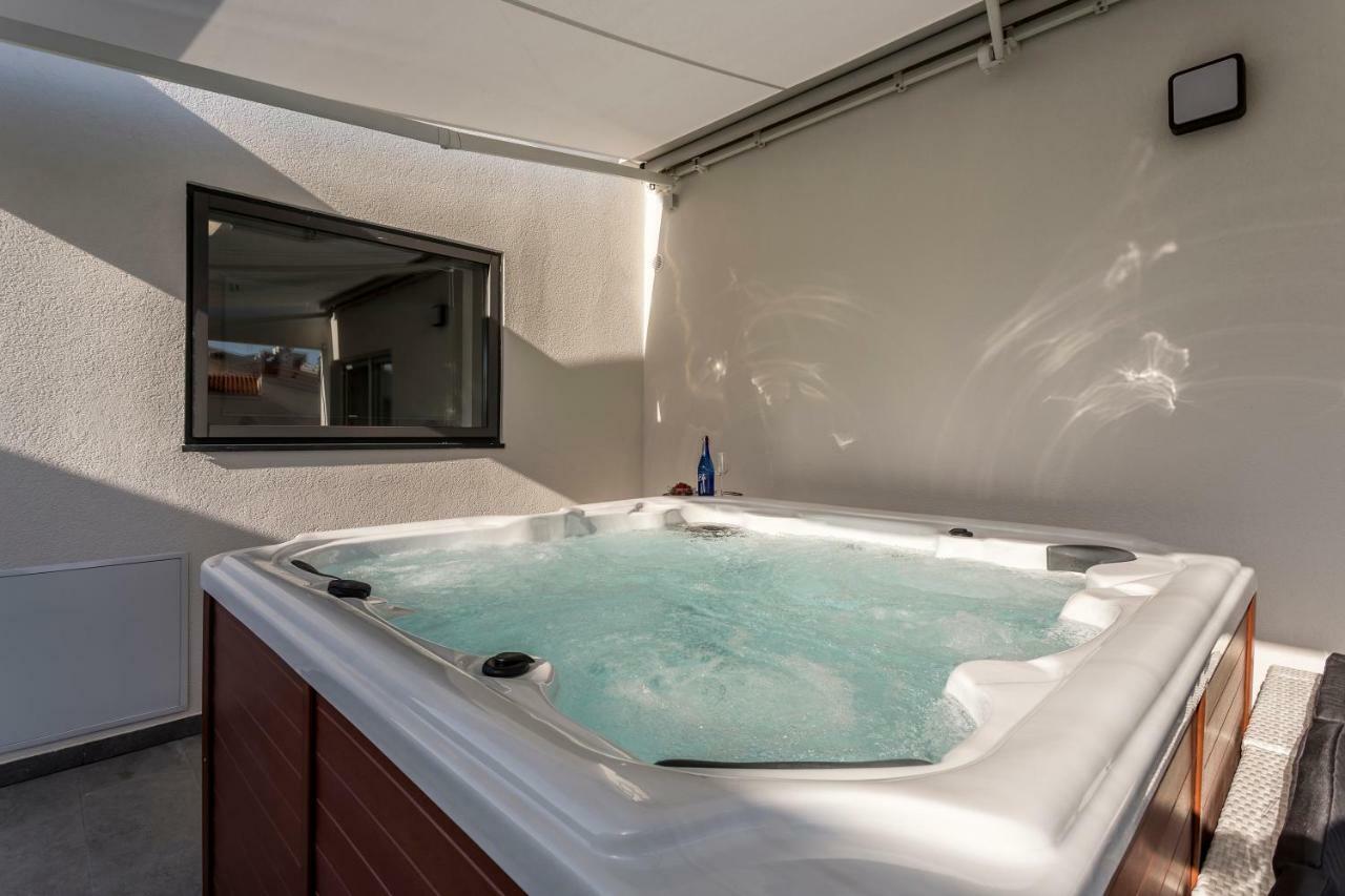 Sea Pearl Luxury Apartment ポドストラナ エクステリア 写真